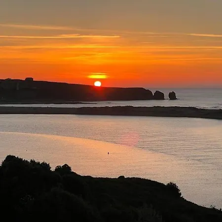 Precioso Atico Con Vistas Al Mar 20 Metros De Playa De Usil * Miengo